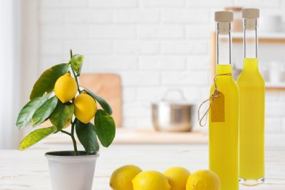 Limoncello La Ricetta Originale Bottiglie E Vasi It